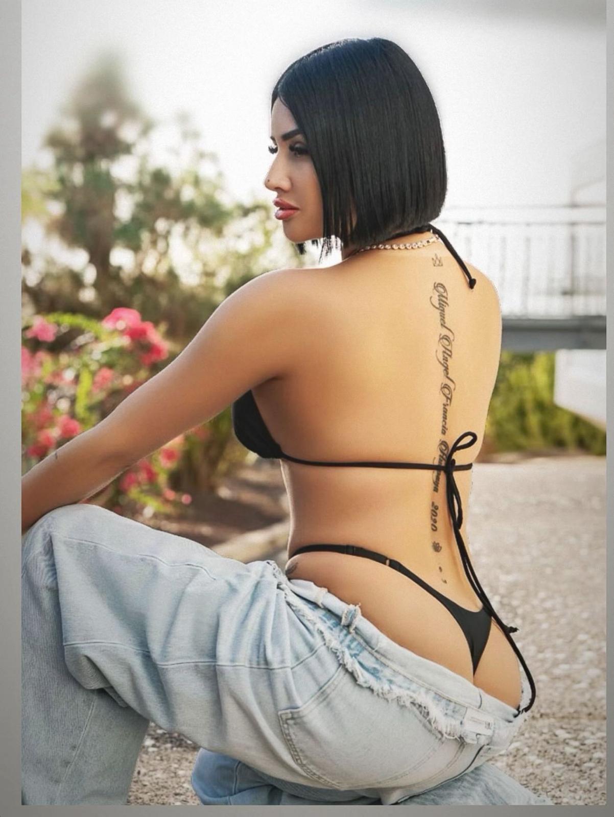 Escort - SUSI - Ibiza Tops